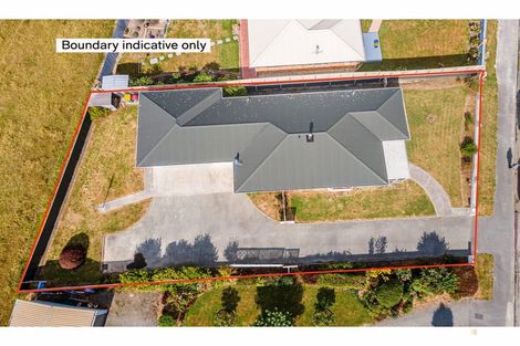 Photo of property in 19 Timaru Road, Waimate, 7924