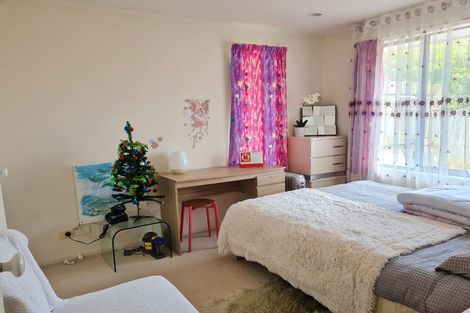 Photo of property in 800a East Coast Road, Oteha, Auckland, 0630