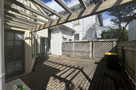 Photo of property in 7a Hawker Street, Mount Victoria, Wellington, 6011