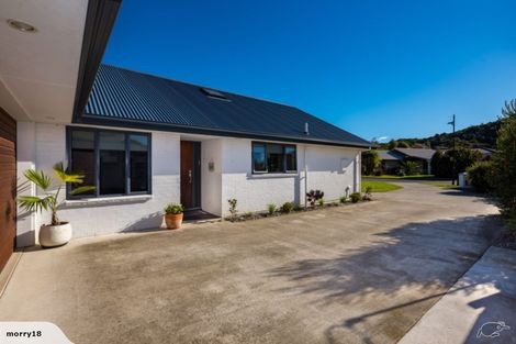 Photo of property in 5 Whitby Close, Waikawa, Picton, 7220