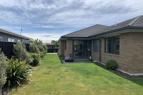 Photo of property in 52 Shillingford Boulevard, Rolleston, 7615