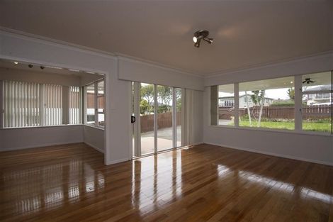 Photo of property in 6 Felgrove Street, Glendene, Auckland, 0602