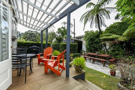 Photo of property in 17 Vivian Street, New Plymouth, 4310