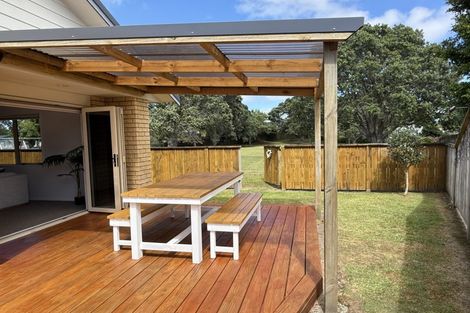 Photo of property in 6 Ishtar Place, One Tree Point, 0118