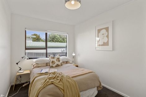 Photo of property in 2/58 Hepburn Road, Glendene, Auckland, 0602