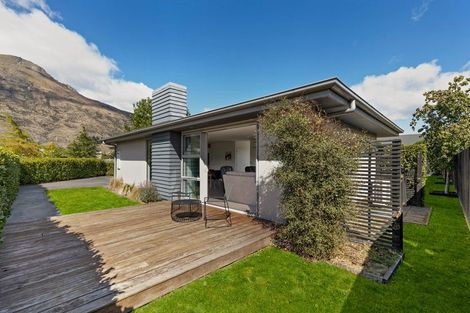 Photo of property in 5 Nerin Square, Lake Hayes, Queenstown, 9304