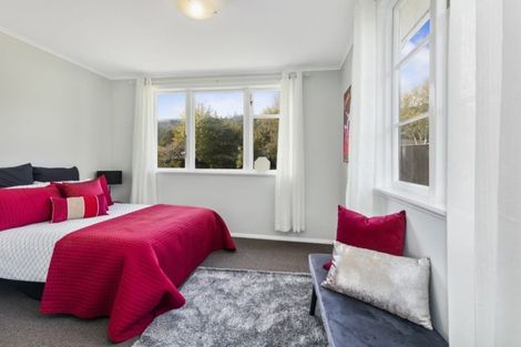 Photo of property in 358 Stokes Valley Road, Stokes Valley, Lower Hutt, 5019