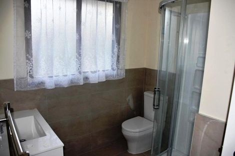 Photo of property in 2b Grenadine Place, Unsworth Heights, Auckland, 0632