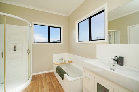 Photo of property in 164 Cameron Road, Lochiel, Winton, 9781