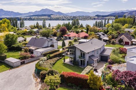 Photo of property in 33 Sargood Drive, Wanaka, 9305