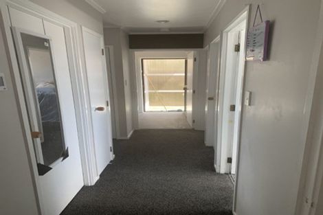 Photo of property in 2/4 Etherton Drive, Weymouth, Auckland, 2103