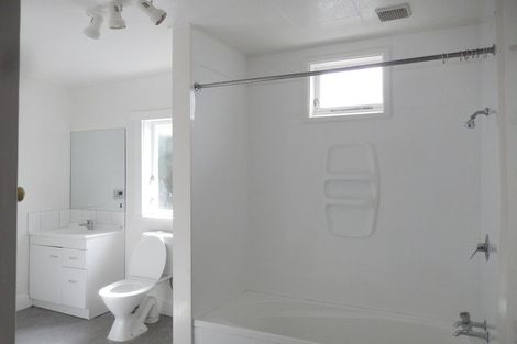 Photo of property in 20 Queens Drive, Kilbirnie, Wellington, 6022