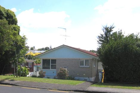 Photo of property in 2/12 Downing Street, Glenfield, Auckland, 0629