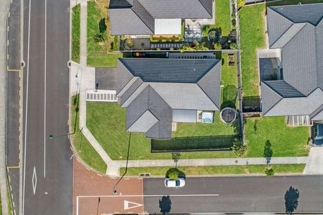 Photo of property in 20 Scotsmoor Drive, Wattle Downs, Auckland, 2103