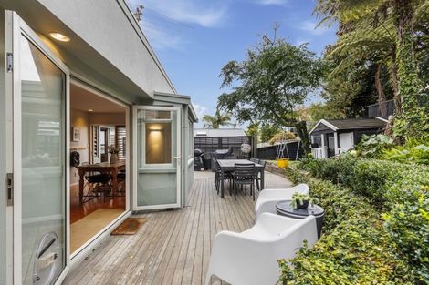 Photo of property in 2/19 Kenmure Avenue, Forrest Hill, Auckland, 0620