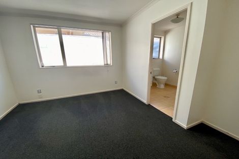 Photo of property in 8 Piriti Place, Weymouth, Auckland, 2103