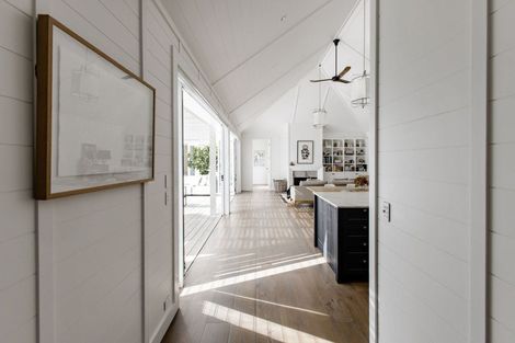 Photo of property in 12 Sandpiper Avenue, Point Wells, 0986