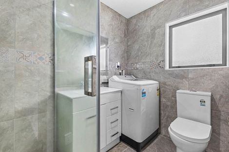 Photo of property in 16 Waterview Road West, Stanley Point, Takanini, 0624