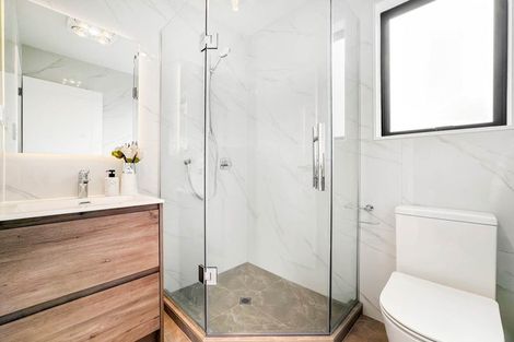 Photo of property in 19f Ellesmere Crescent, Pakuranga Heights, Auckland, 2010