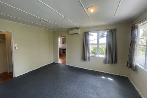 Photo of property in 12 Gill Avenue, Te Atatu Peninsula, Auckland, 0610
