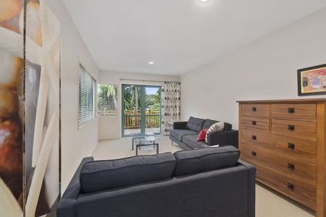 Photo of property in 697 Beach Road, Rothesay Bay, Auckland, 0630