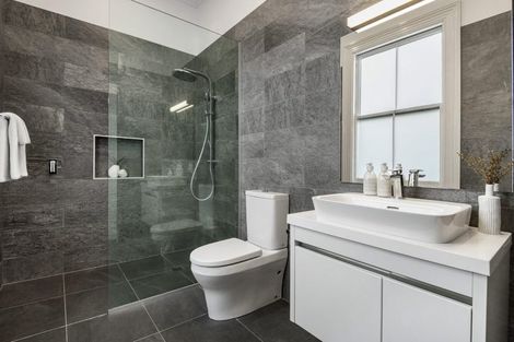 Photo of property in 154 Hinemoa Street, Birkenhead, Auckland, 0626