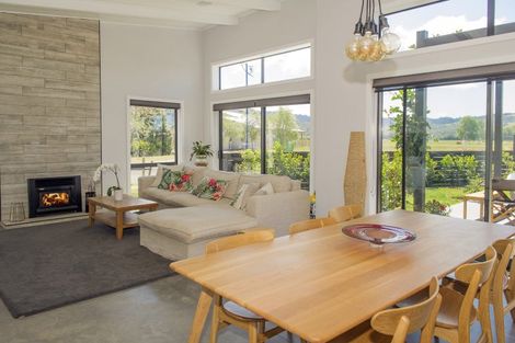 Photo of property in 2 Romeo Place, Whitianga, 3510