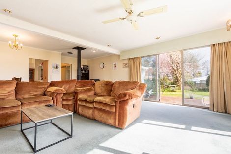 Photo of property in 18 Utauta Street, Waikanae, 5036