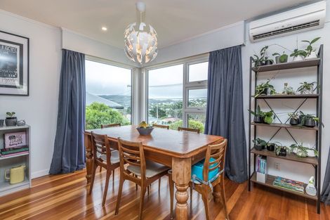 Photo of property in 13 Turville Crescent, Newlands, Wellington, 6037