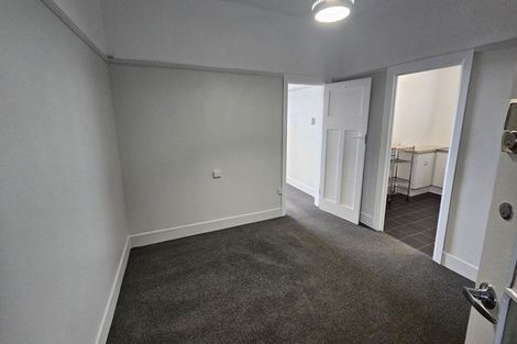Photo of property in Devonport Apartments, 38/127 Saint Aubyn Street, New Plymouth, 4310