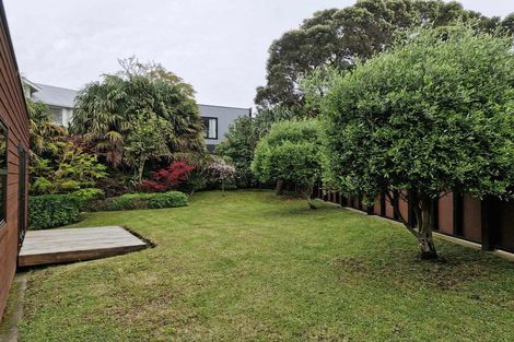 Photo of property in 32b Waiwaka Terrace, Strandon, New Plymouth, 4312