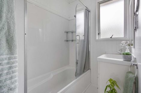 Photo of property in 62 Hellyers Street, Birkdale, Auckland, 0626