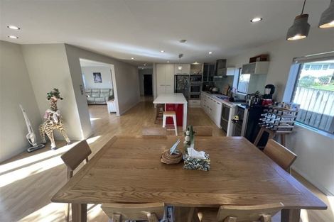 Photo of property in 33 Titoki Street, Te Atatu Peninsula, Auckland, 0610