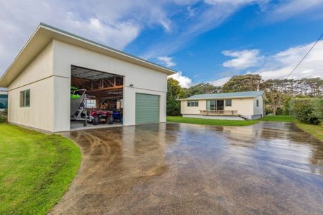 Photo of property in 19 Birds Beach Road, Tapora, 0977