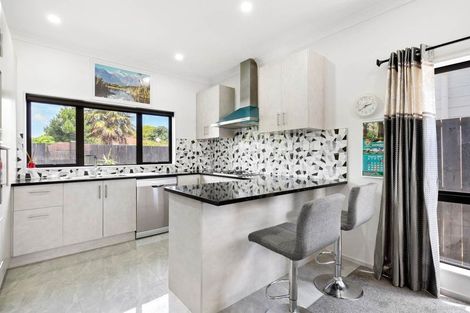 Photo of property in 11 Nagra Lane, Papakura, 2110