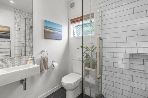 Photo of property in 25 Marine Parade, Eastbourne, Lower Hutt, 5013