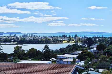 Photo of property in 15 Moffat Road, Red Beach, 0932