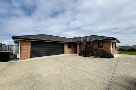 Photo of property in 8 Gibraltar Way, Fitzherbert, Palmerston North, 4410