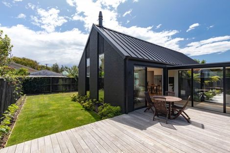 Photo of property in 126 Bowhill Road, New Brighton, Christchurch, 8083