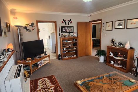 Photo of property in 75 Winchester Street, Levin, 5510