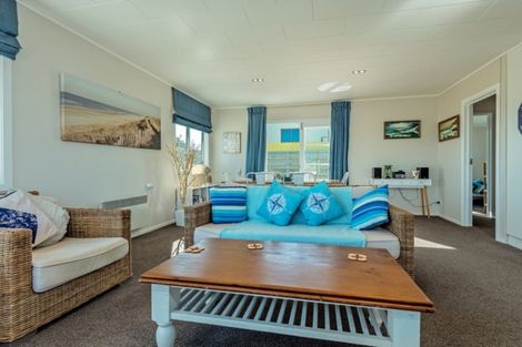 Photo of property in 35 Marine Parade South, Foxton Beach, Foxton, 4815