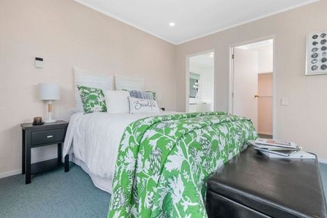 Photo of property in 19 Pannill Place, Oteha, Auckland, 0632