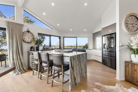 Photo of property in 86 Vipond Road, Stanmore Bay, Whangaparaoa, 0932