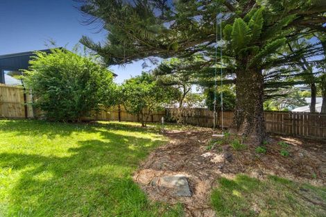 Photo of property in 49 Hyperion Drive, Randwick Park, Auckland, 2105