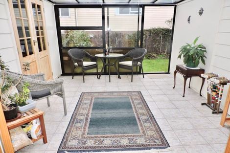 Photo of property in 4 Ordley Grove, Tawa, Wellington, 5028