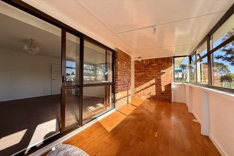 Photo of property in 6 Durham Street, Te Atatu Peninsula, Auckland, 0610