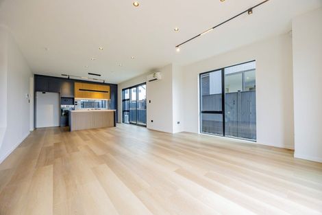 Photo of property in 8 Kartolina Crescent, Kumeu, 0810