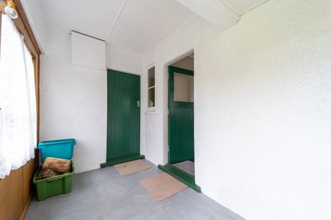 Photo of property in 24 Brassey Street, Waverley, 4510