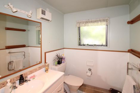 Photo of property in 78 Victoria Street, Carterton, 5713