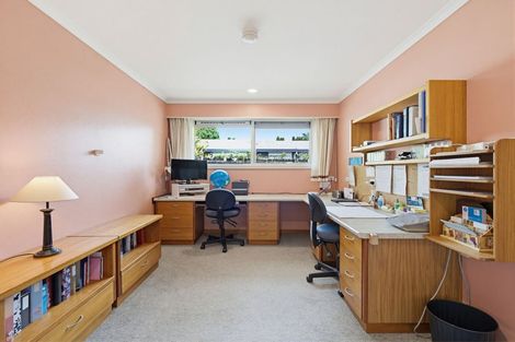 Photo of property in 25 Barraud Place, Pukehangi, Rotorua, 3015